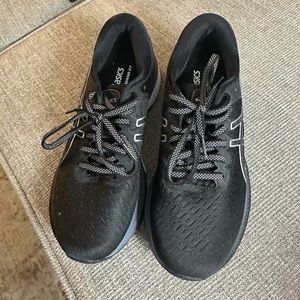 Never warn ASICS gel Kayan 27 size 8